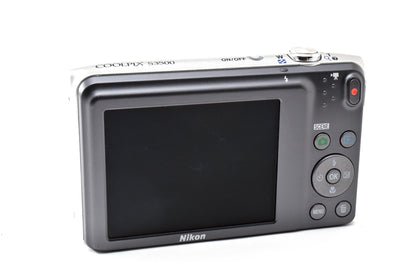 美品 Nikon ニコン COOLPIX S3500 コンパクトデジタルカメラ クリスタルシルバー 260928e