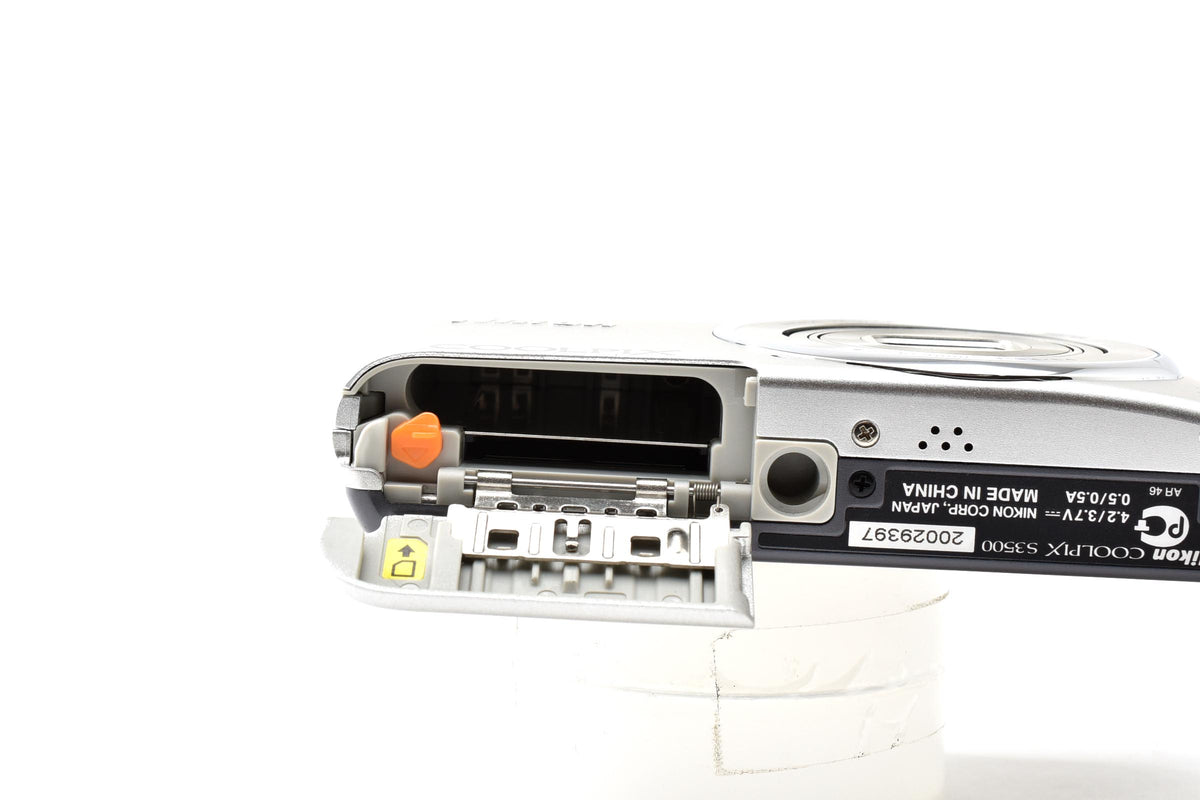 美品 Nikon ニコン COOLPIX S3500 コンパクトデジタルカメラ クリスタルシルバー 260928e