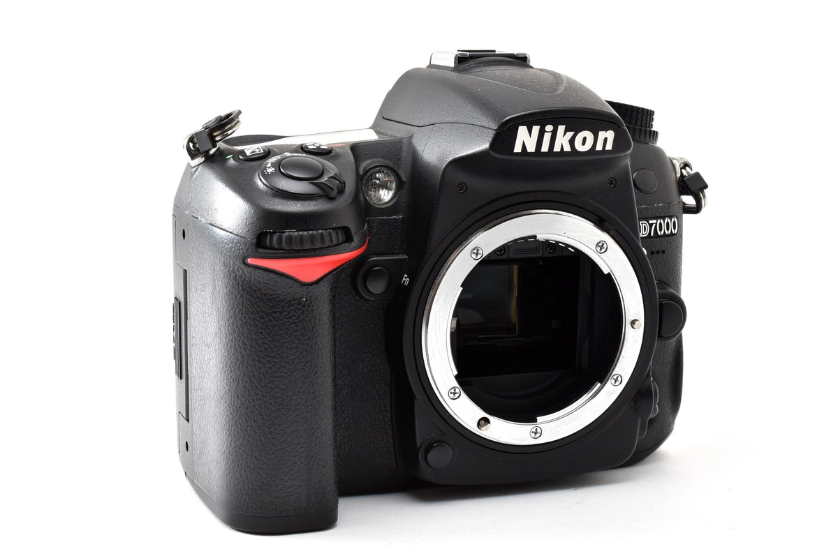 良品 Nikon ニコン D7000 ボディ デジタル一眼レフカメラ 260925o