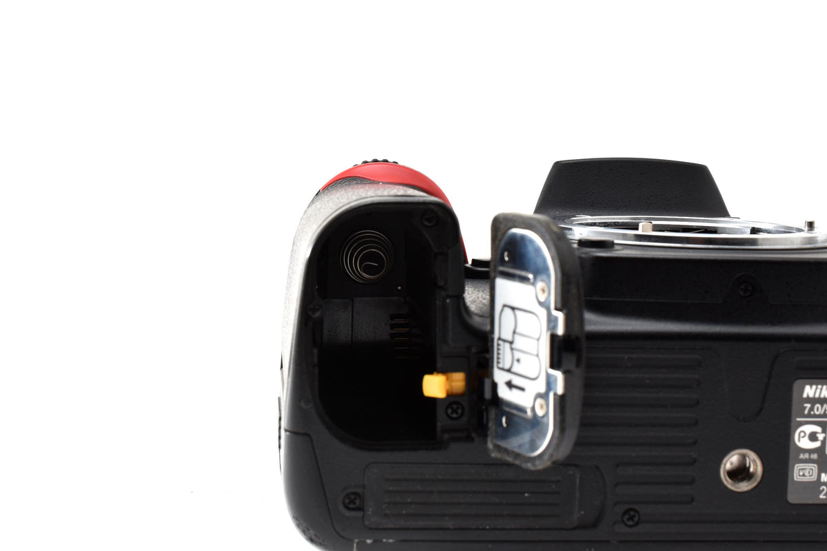 良品 Nikon ニコン D7000 ボディ デジタル一眼レフカメラ 260925o