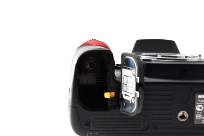 良品 Nikon ニコン D7000 ボディ デジタル一眼レフカメラ 260925o