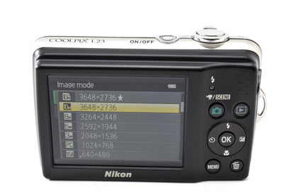 美品 Nikon ニコン COOLPIX L23 コンパクトデジタルカメラ シルバー 260928n