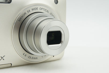 美品 Nikon ニコン COOLPIX S3100 コンパクトデジタルカメラ シルバー 260205f