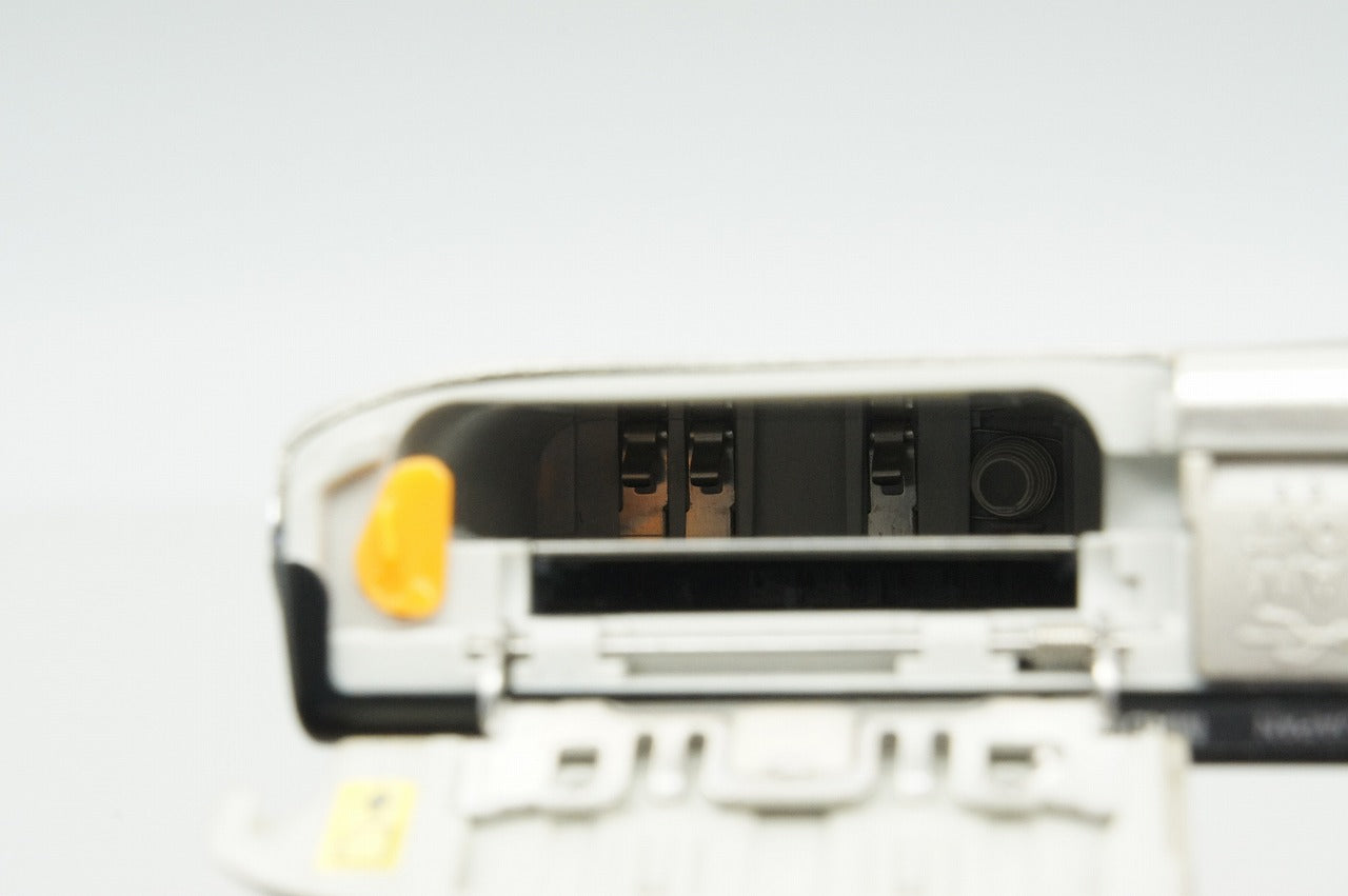 美品 Nikon ニコン COOLPIX S3100 コンパクトデジタルカメラ シルバー 260205f