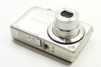 美品 FUJIFILM フジフィルム FinePix F50fd コンパクトデジタルカメラ シルバー 241106z