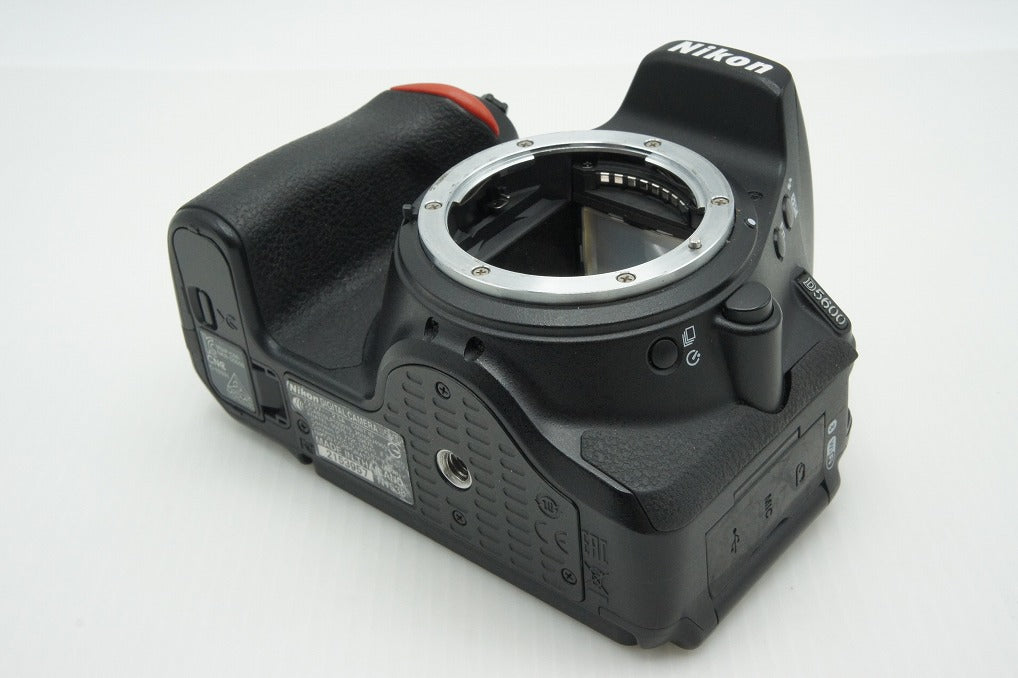 良品 Nikon ニコン D5600 ボディ + AF-P DX 18-55mm VR レンズキット デジタル一眼レフカメラ 260203ah