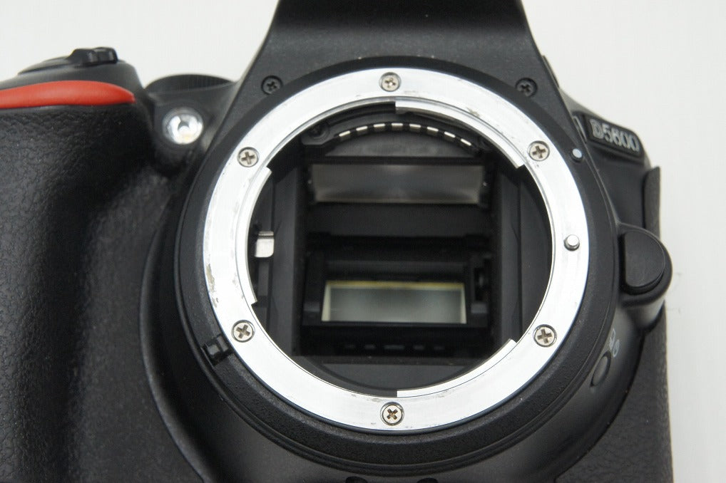 良品 Nikon ニコン D5600 ボディ + AF-P DX 18-55mm VR レンズキット デジタル一眼レフカメラ 260203ah