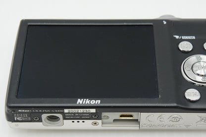 良品 Nikon ニコン COOLPIX S3000 コンパクトデジタルカメラ シルバー ケース付 260205e
