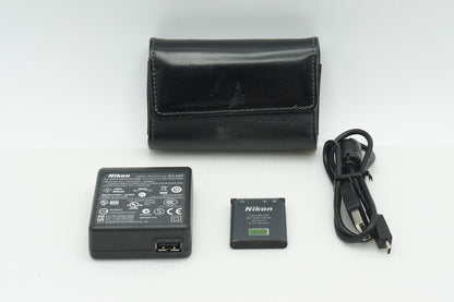 良品 Nikon ニコン COOLPIX S3000 コンパクトデジタルカメラ シルバー ケース付 260205e