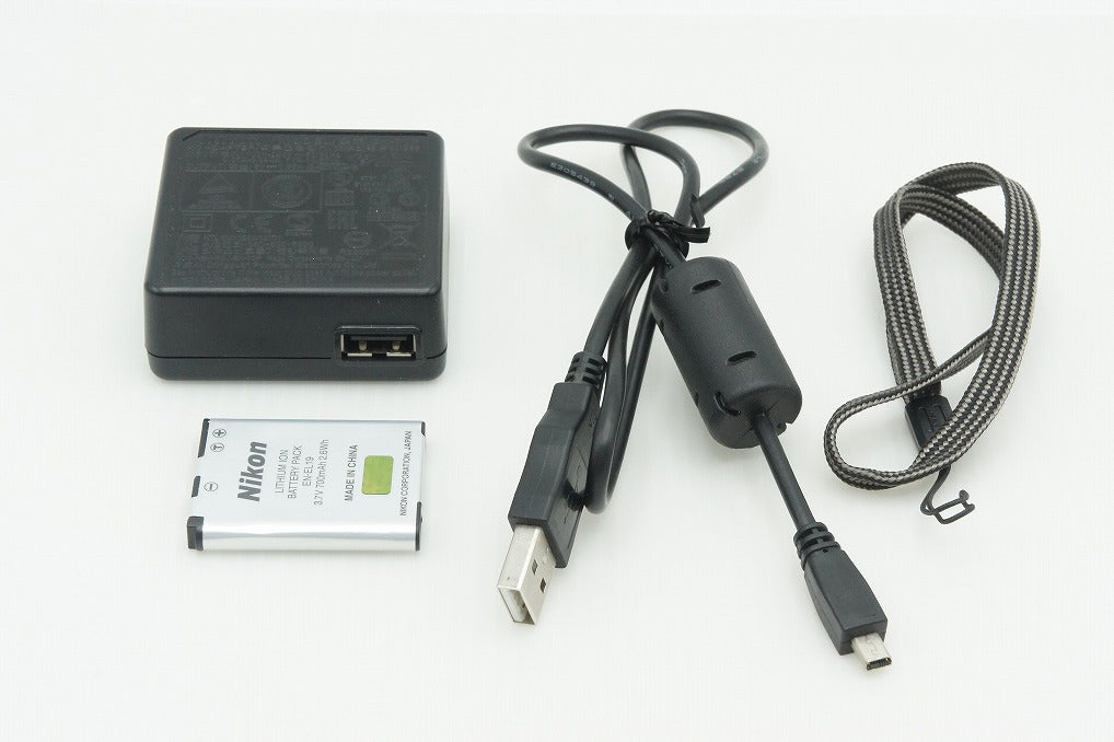 美品 Nikon ニコン COOLPIX S2900 コンパクトデジタルカメラ シルバー 260206e