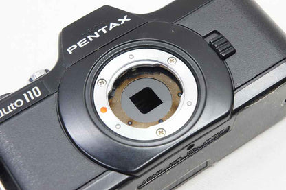 美品 PENTAX AUTO 110 + PENTAX-110 24mm F2.8 + PENTAX-110 50mm F2.8 フィルムカメラ 250530s【アルプスカメラ】