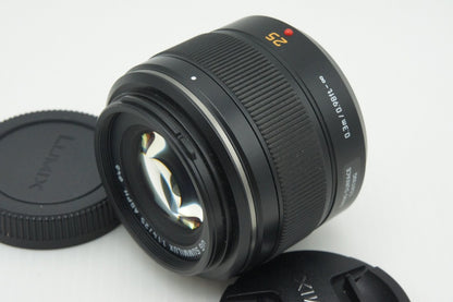 美品 Panasonic LEICA DG SUMMILUX 25mm F1.4 ASPH. H-X025 マイクロフォーサーズ 単焦点レンズ フード付 260209p