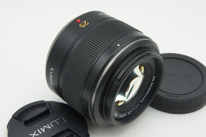 美品 Panasonic LEICA DG SUMMILUX 25mm F1.4 ASPH. H-X025 マイクロフォーサーズ 単焦点レンズ フード付 260209p
