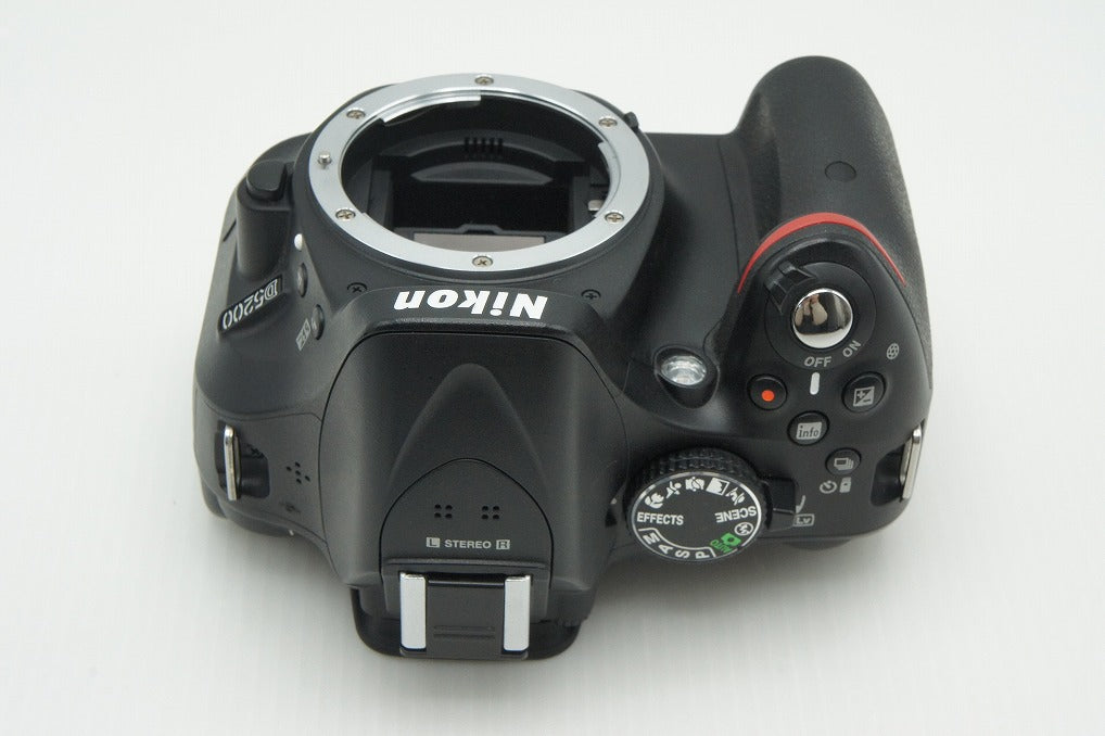 美品 Nikon ニコン D5200 ボディ デジタル一眼レフカメラ 260209t