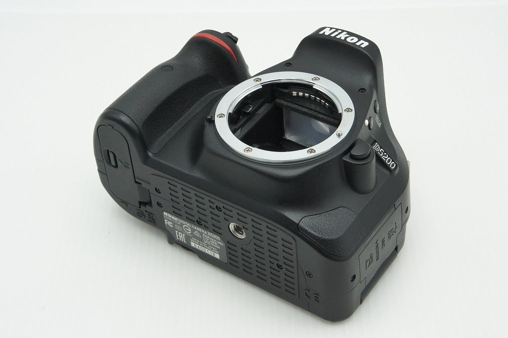 美品 Nikon ニコン D5200 ボディ デジタル一眼レフカメラ 260209t