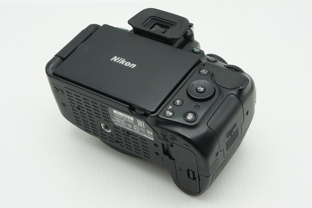 美品 Nikon ニコン D5200 ボディ デジタル一眼レフカメラ 260209t