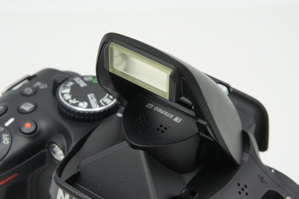 美品 Nikon ニコン D5200 ボディ デジタル一眼レフカメラ 260209t