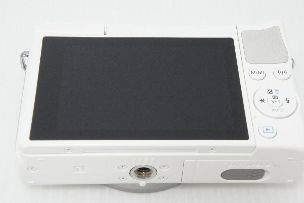 良品 Canon キヤノン EOS M100 ボディ + EF-M 15-45mm IS STM レンズ