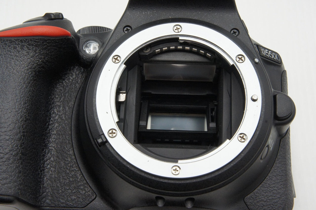 良品 Nikon ニコン D5500 + AF-S DX 18-55mm VR II レンズキット デジタル一眼レフカメラ 元箱付 260319bg