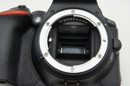 良品 Nikon ニコン D5500 + AF-S DX 18-55mm VR II レンズキット デジタル一眼レフカメラ 元箱付 260319bg