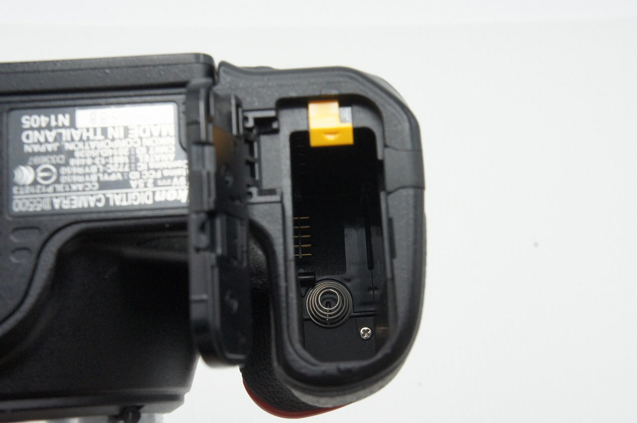 良品 Nikon ニコン D5500 + AF-S DX 18-55mm VR II レンズキット デジタル一眼レフカメラ 元箱付 260319bg