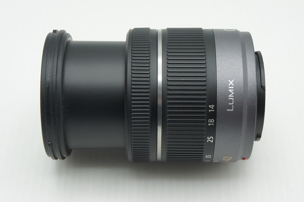 美品 Panasonic LUMIX G VARIO 14-42mm F3.5-5.6 ASPH. MEGA O.I.S H-FS014042 マイクロフォーサーズ フード付 260210da