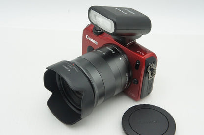 美品 Canon EOS M ボディ+ EF-M 18-55mm IS STM レンズキット ミラーレス レッド SPEEDLITE 90EX ストロボ付 260211t