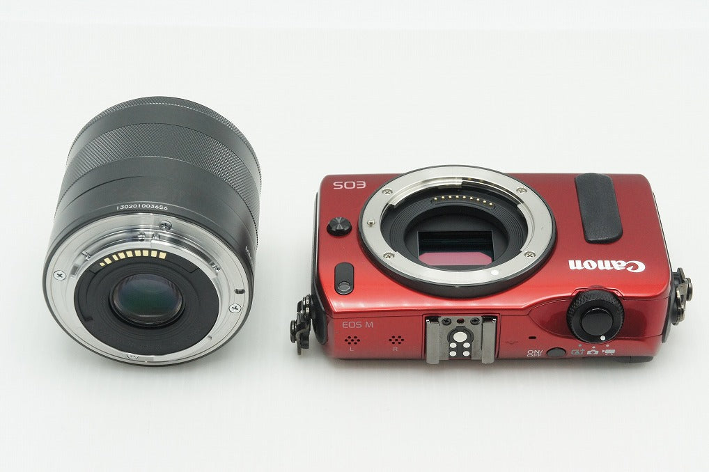 美品 Canon EOS M ボディ+ EF-M 18-55mm IS STM レンズキット ミラーレス レッド SPEEDLITE 90EX ストロボ付 260211t