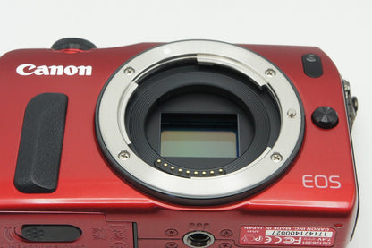 美品 Canon EOS M ボディ+ EF-M 18-55mm IS STM レンズキット ミラーレス レッド SPEEDLITE 90EX ストロボ付 260211t