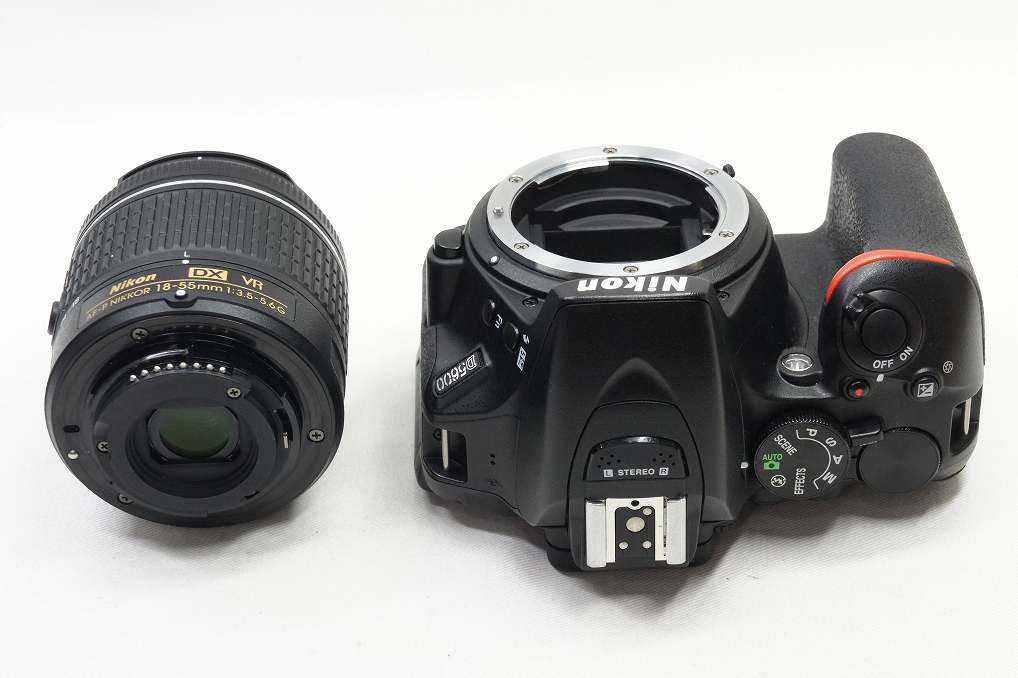 美品 Nikon ニコン D5600 + AF-P DX 18-55mm VR レンズキット デジタル一眼レフカメラ 250815k