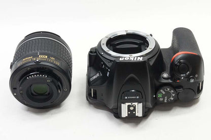 美品 Nikon ニコン D5600 + AF-P DX 18-55mm VR レンズキット デジタル一眼レフカメラ 250815k