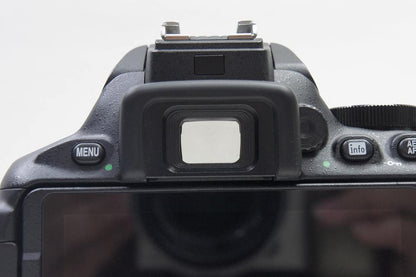 美品 Nikon ニコン D5600 + AF-P DX 18-55mm VR レンズキット デジタル一眼レフカメラ 250815k