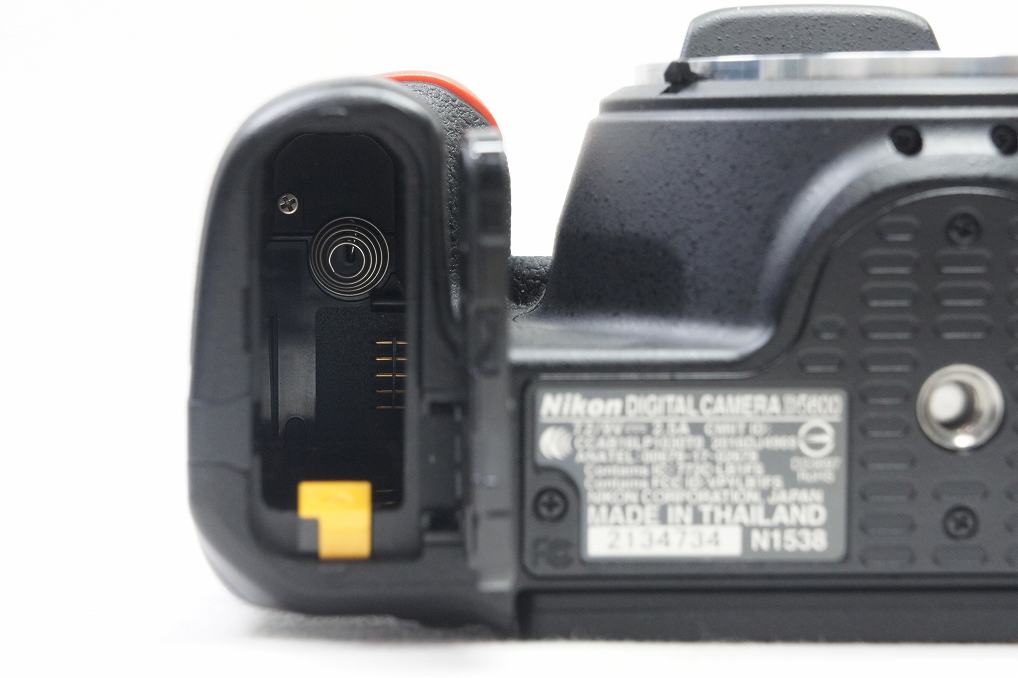 美品 Nikon ニコン D5600 + AF-P DX 18-55mm VR レンズキット デジタル一眼レフカメラ 250815k