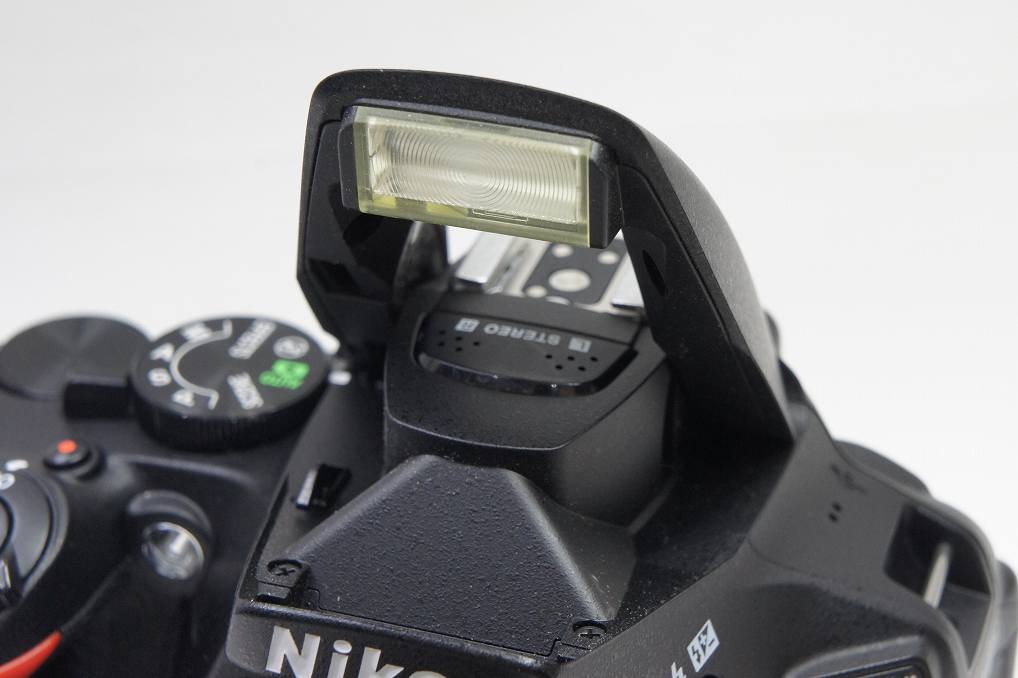 美品 Nikon ニコン D5600 + AF-P DX 18-55mm VR レンズキット デジタル一眼レフカメラ 250815k