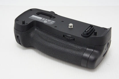 美品 Nikon ニコン MB-D17 D500用 マルチパワーバッテリーパック 260515i