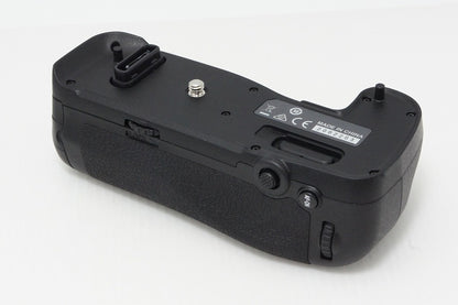 美品 Nikon ニコン MB-D17 D500用 マルチパワーバッテリーパック 260515i