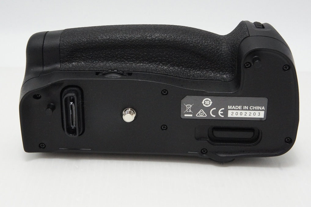 美品 Nikon ニコン MB-D17 D500用 マルチパワーバッテリーパック