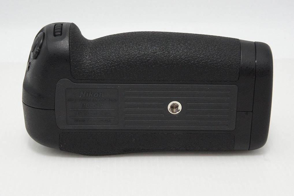 美品 Nikon ニコン MB-D17 D500用 マルチパワーバッテリーパック 260515i