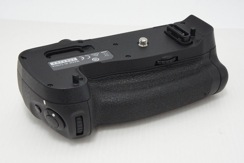 美品 Nikon ニコン MB-D17 D500用 マルチパワーバッテリーパック 260515i