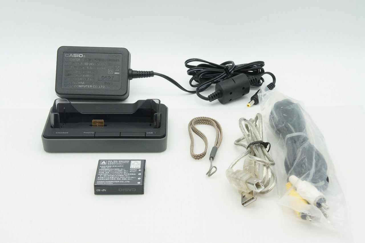 美品 CASIO カシオ EXILIM EX-Z500 コンパクトデジタルカメラ シルバー 260210t