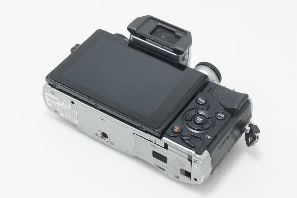 OLYMPUS オリンパス OM-D E-M10 ボディ ミラーレス一眼カメラ シルバー