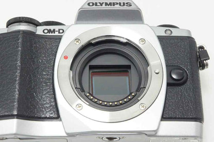 OLYMPUS オリンパス OM-D E-M10 ボディ ミラーレス一眼カメラ シルバー 260828g