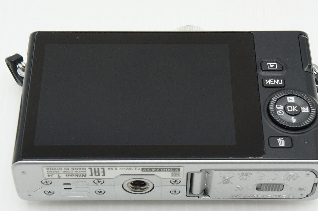 美品 Nikon ニコン 1 J4 ダブルズームキット  ミラーレス一眼カメラ シルバー 元箱付 260212e
