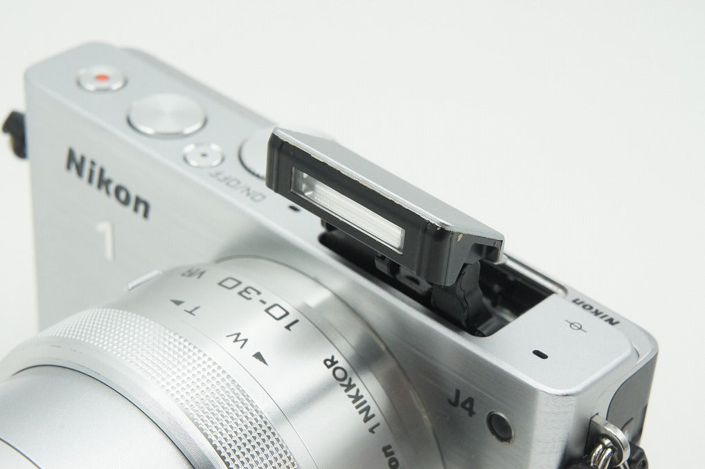 美品 Nikon ニコン 1 J4 ダブルズームキット  ミラーレス一眼カメラ シルバー 元箱付 260212e