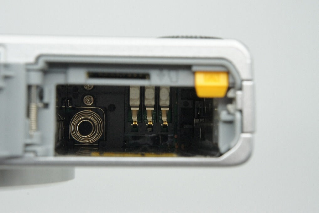 美品 Nikon ニコン 1 J4 ダブルズームキット  ミラーレス一眼カメラ シルバー 元箱付 260212e