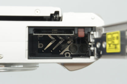 良品 OLYMPUS オリンパス PEN E-PL10 ボディ + M.ZUIKO DIGITAL ED 14-42mm F3.5-5.6 EZ ミラーレス ホワイト 260212b