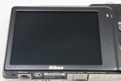美品 Nikon ニコン COOLPIX S3100 コンパクトデジタルカメラ シャンパンシルバー 250610g