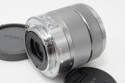 美品 SONY ソニー E 18-55mm F3.5-5.6 OSS SEL1855 シルバー Ｅマウント APS-C ズームレンズ フード付 260527be