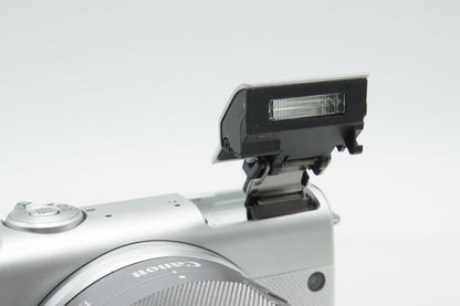 Canon キヤノン EOS M200 レンズキット (EF-M15-45mm F3.5-6.3 IS STM) ミラーレス一眼カメラ ホワイト 260221b