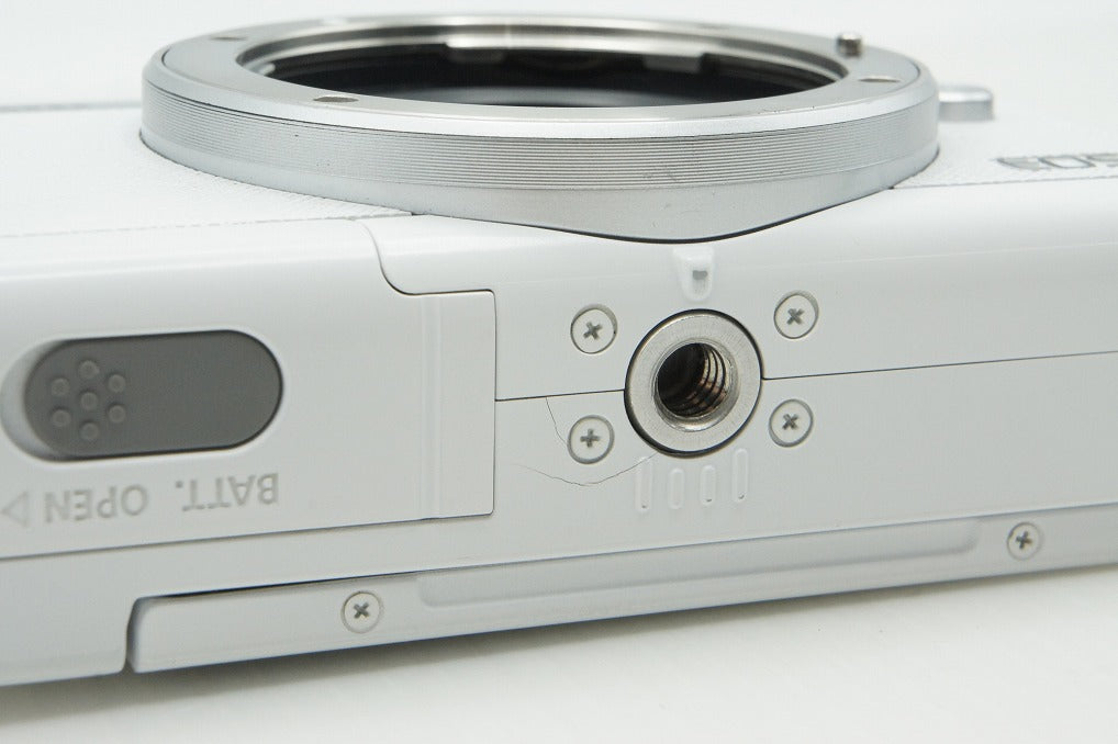 Canon キヤノン EOS M200 レンズキット (EF-M15-45mm F3.5-6.3 IS STM) ミラーレス一眼カメラ ホワイト 260221b